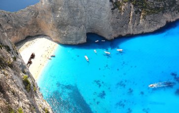 GREEK ISLANDS HOPPING. THIS SHOULD BE ON YOUR SMARTKAT BUCKET LIST.